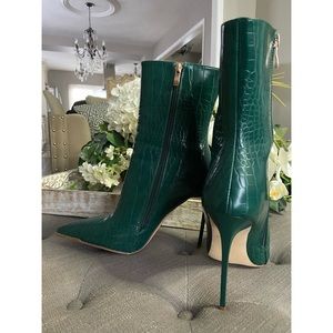 SIMMI emerald green bootie heels